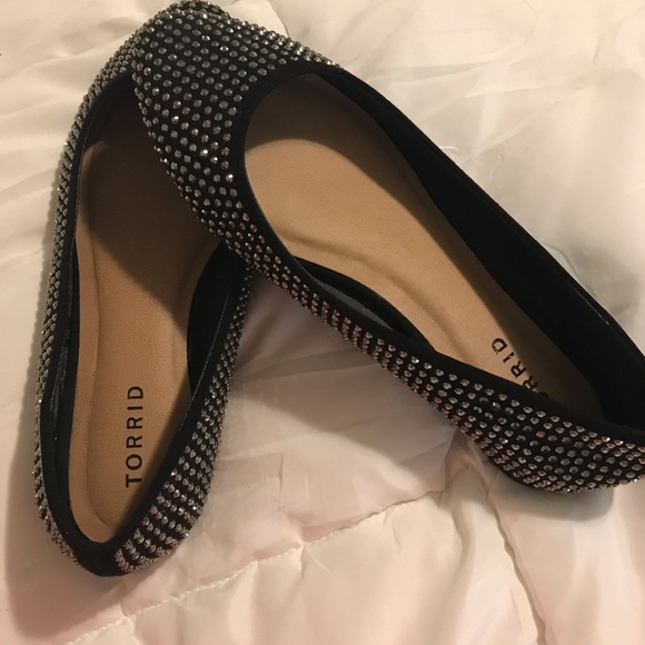 Embellished black shoe. - Picture 1 of 3